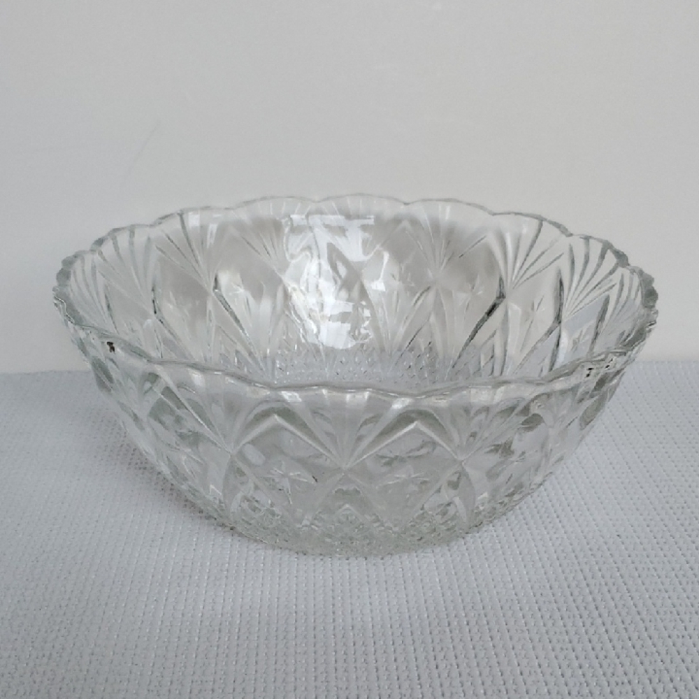 Pasari Indonesia Elegant Clear Glass Pattern Bowl